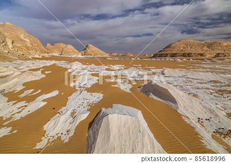 Chalk rocks in the White Desert at sunset. Egypt, Baharia 85618996