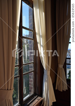 Retro Western-style building window scenery Retro Western-style building window scenery 85619585
