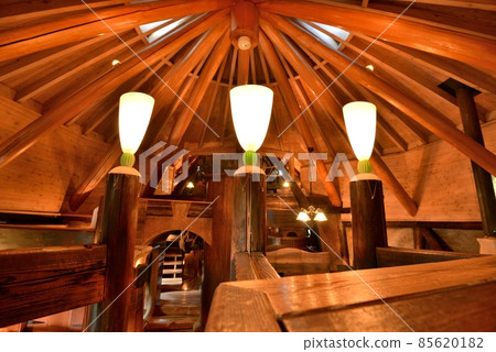 Take a picture of the inside of the top floor of a complicated mushroom house in Akebono Children's Forest Park, Hanno City. 85620182