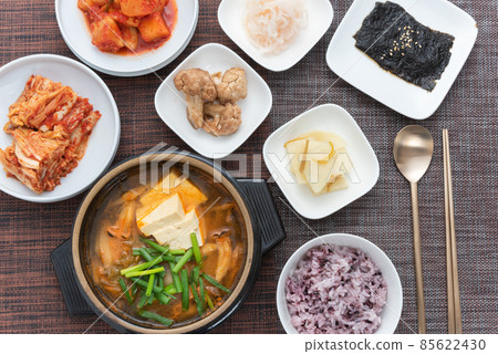 Kimchi jjigae set meal Kimchi jjigae set meal 85622430