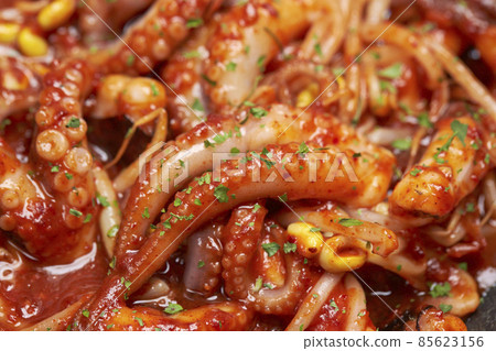 Korean food Ojin Onakuchipokmu Stir-fried sweet and spicy sardines 85623156