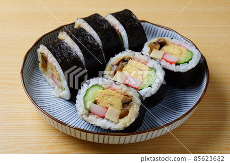 Maki sushi Japanese food Maki sushi Japanese food 85623682