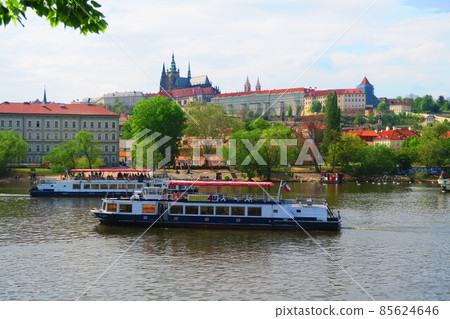 查理大橋橫跨世界遺產城市布拉格 85624646