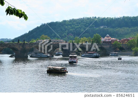 查理大橋橫跨世界遺產城市布拉格 85624651