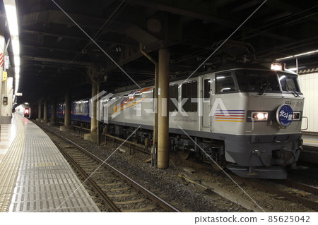 臥舖特快北斗星(銀:EF510拖車) 臥舖特快北斗星(銀:EF510拖車) 85625042