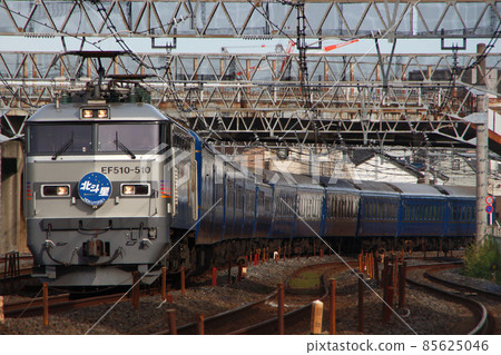 Sleeper limited express Hokutosei (silver: EF510 tow) 85625046
