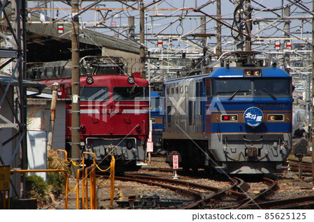 Sleeper limited express Hokutosei sent to Oku Rolling Stock Center (blue: EF510 tow) Sleeper limited express Hokutosei sent to Oku Rolling Stock Center (blue: EF510 tow) 85625125