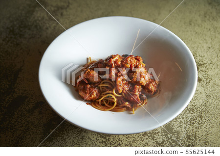 Pasta with tomato sauce 85625144