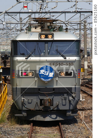 Sleeper limited express Hokutosei sent to Oku Rolling Stock Center (silver: EF510 tow) Sleeper limited express Hokutosei sent to Oku Rolling Stock Center (silver: EF510 tow) 85625160