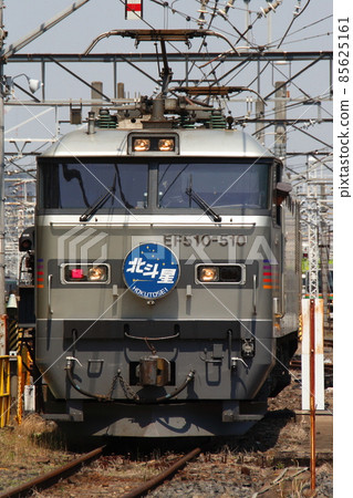 Sleeper limited express Hokutosei sent to Oku Rolling Stock Center (silver: EF510 tow) Sleeper limited express Hokutosei sent to Oku Rolling Stock Center (silver: EF510 tow) 85625161