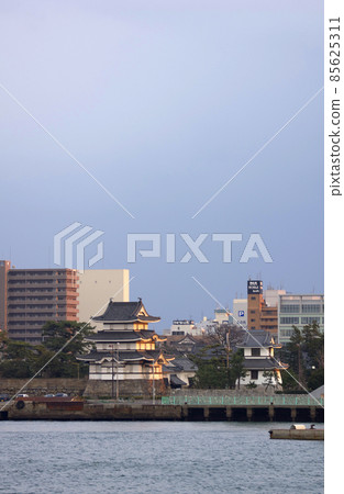 Takamatsu Castle at sunset Takamatsu Castle at sunset 85625311