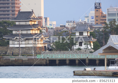 Takamatsu Castle at sunset Takamatsu Castle at sunset 85625313