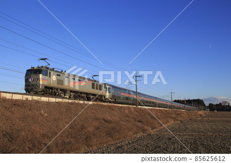 Sleeper limited express Cassiopeia (silver: EF510 tow) 85625612