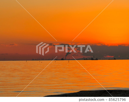 Evening view of Kaihin Makuhari coast in January 85625796