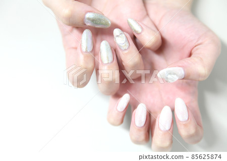 Nail art white heart pearl system Nail art white heart pearl system 85625874