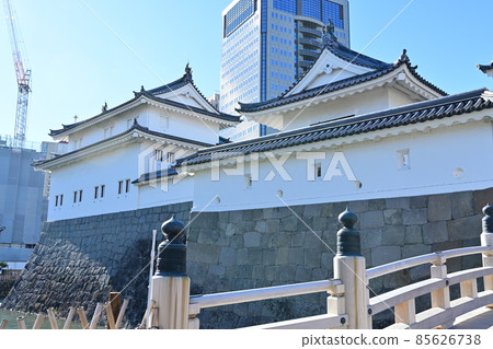 Sumpu Castle Park's Tatsumi Tower and East Gate Bridge 85626738