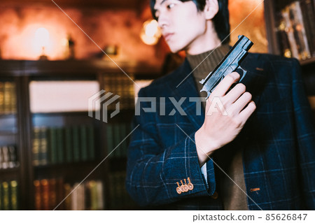 拿著槍的男人 85626847