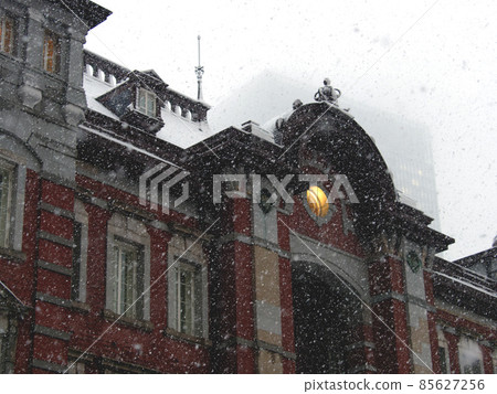 Snow scene at Tokyo Station January 6, 2022 Snow scene at Tokyo Station January 6, 2022 85627256