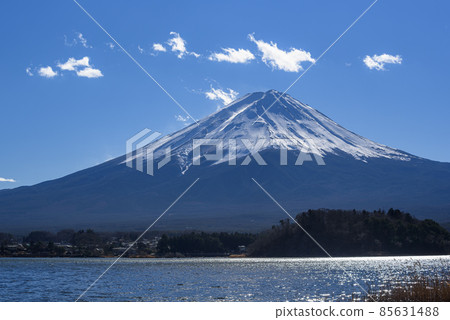 A spectacular view of Mt. Fuji in winter seen from the shore of Lake Kawaguchi A spectacular view of Mt. Fuji in winter seen from the shore of Lake Kawaguchi 85631488