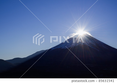 New Year's Diamond A spectacular view from Mt. Fuji and Ryugadake 85631541