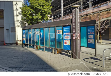 東京新橋車站前日比谷出口加熱不燃燒吸煙區 東京新橋車站前日比谷出口加熱不燃燒吸煙區 85631839