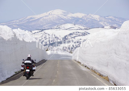 Spring touring image: A motorcycle running in the snow corridor of Hachimantai Spring touring image: A motorcycle running in the snow corridor of Hachimantai 85633055