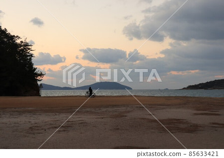 A young man thinking at the beach A young man thinking at the beach 85633421