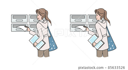 Young woman posting winter 85633526