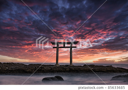 大洗磯上鳥居的風景 天空是合成的 大洗磯上鳥居的風景 天空是合成的 85633685