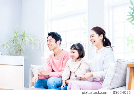 Watch TV with your family Watch TV with your family 85634035