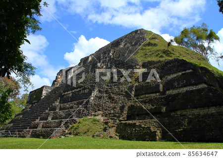 危地馬拉瑪雅文明破壞了蒂卡爾失落世界的中央金字塔 85634647