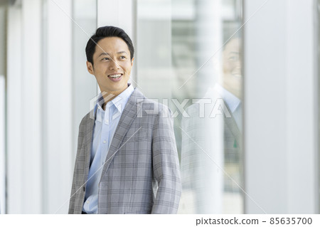 一個三十多歲的男人的肖像 一個三十多歲的男人的肖像 85635700