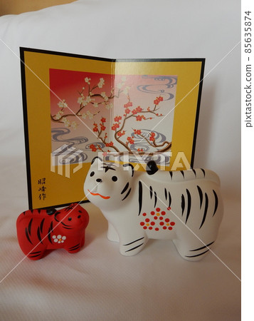 New Year's decoration that calls for good fortune Tora New Year's decoration that calls for good fortune Tora 85635874