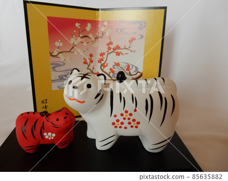 New Year's decoration that calls for good fortune Tora New Year's decoration that calls for good fortune Tora 85635882