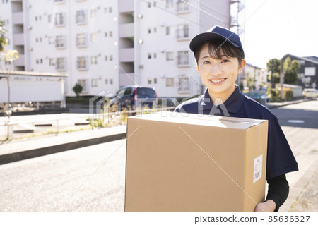 Courier woman delivering luggage Courier woman delivering luggage 85636327