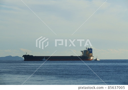 Tanker towed by tugboat Tanker towed by tugboat 85637005