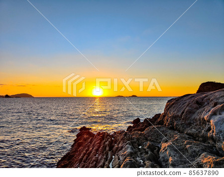 Seaside evening view: Overlooking Gunkanjima Seaside evening view: Overlooking Gunkanjima 85637890