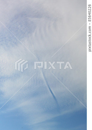 天空中出現了一道裂縫 85640226