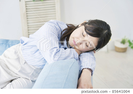 Female nap living Female nap living 85641004