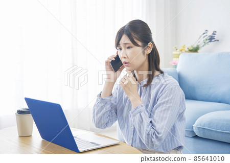 Female call while looking at the computer 85641010