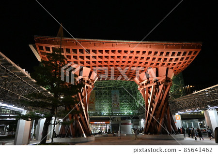 JR金澤站都津門夜景 JR金澤站都津門夜景 85641462