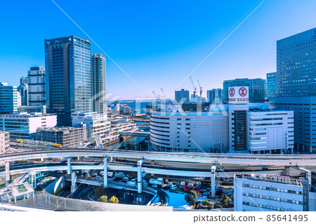 日本橫濱市容 您可以看到黎明（大雪）和橫濱站前的市容。一場薄雪...... = 7天 85641495