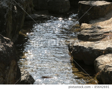 Glitter of a stream 85642691