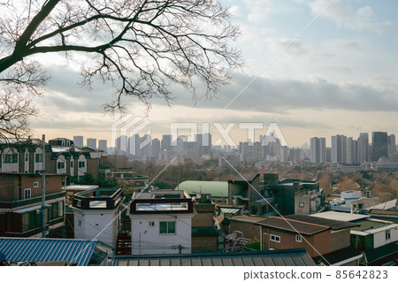 Itaewon street panoramic view in Seoul, Korea 85642823