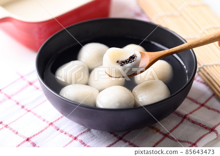 Tangyuan, Chinese dessert made of ball glutinous rice flour and filled with black sesame 85643473