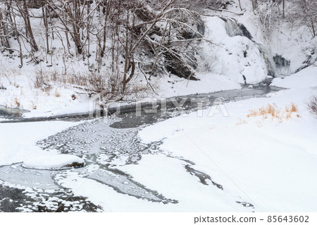 Osoushi Falls in midwinter, Yuni Town, Hokkaido [January] 85643602