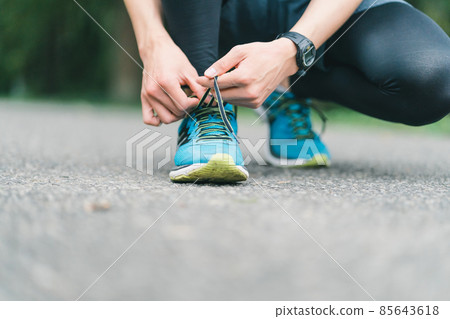 Runners who untie their shoelaces Runners who untie their shoelaces 85643618