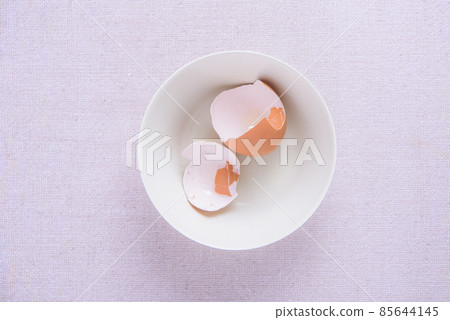 碗裡的蛋殼 碗裡的蛋殼 85644145