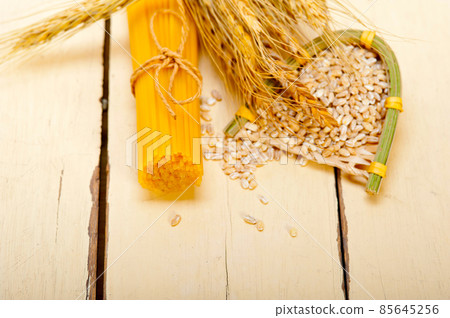organic Raw italian pasta and durum wheat organic Raw italian pasta and durum wheat 85645256