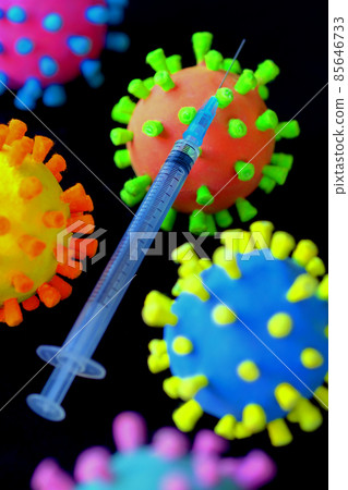使用電暈模型和注射器進行新電暈疫苗接種的照片 85646733